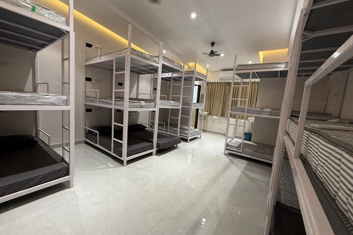 Room 4 of 11