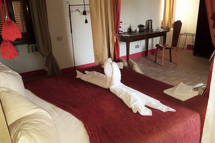 Room 4 of 73