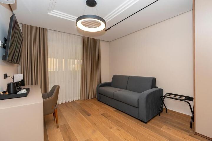 Room 40 of 77