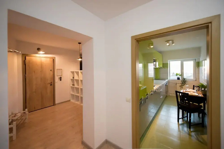 Room 9 of 16