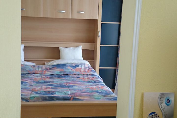 Room 6 of 34