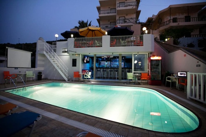 Hotel Pool