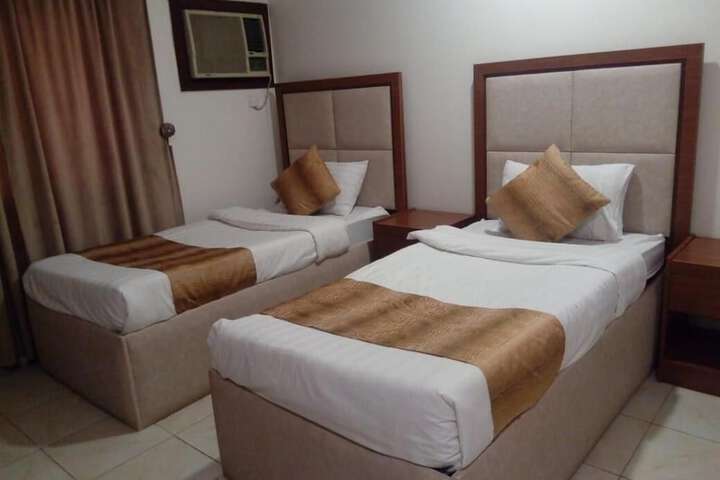Room 9 of 25