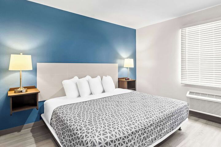 Room 12 of 35