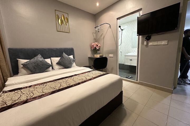 Room 30 of 80