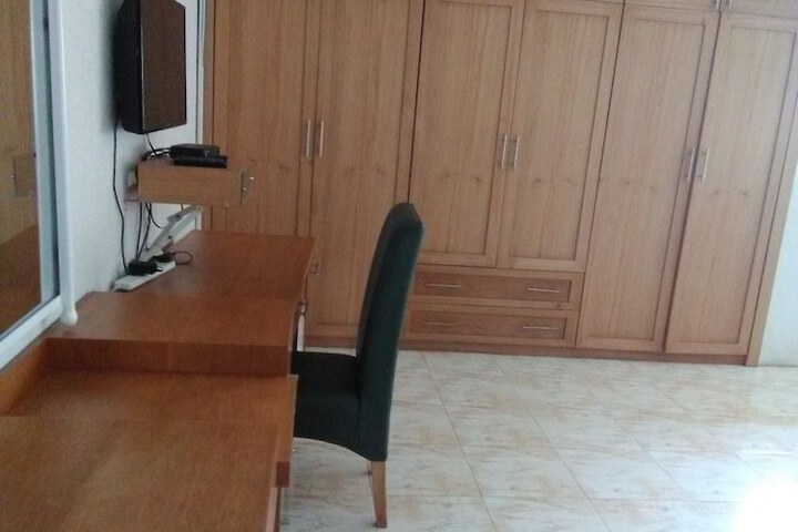 Room 4 of 6