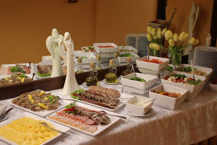 Dining 35 of 69
