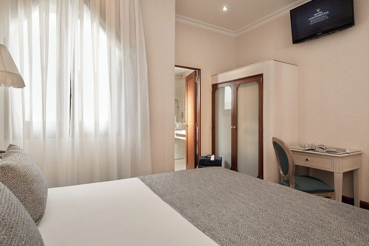 Room 16 of 65