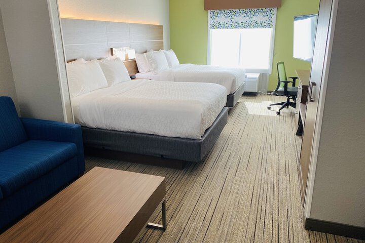 2 Queen Beds (8 of 12)