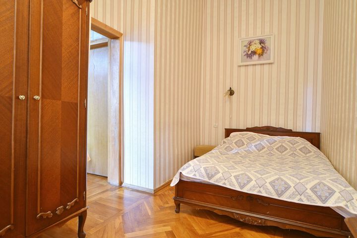 Room 4 of 40
