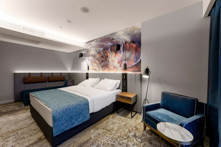 Room 30 of 99