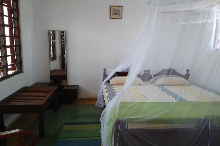 Room 9 of 14