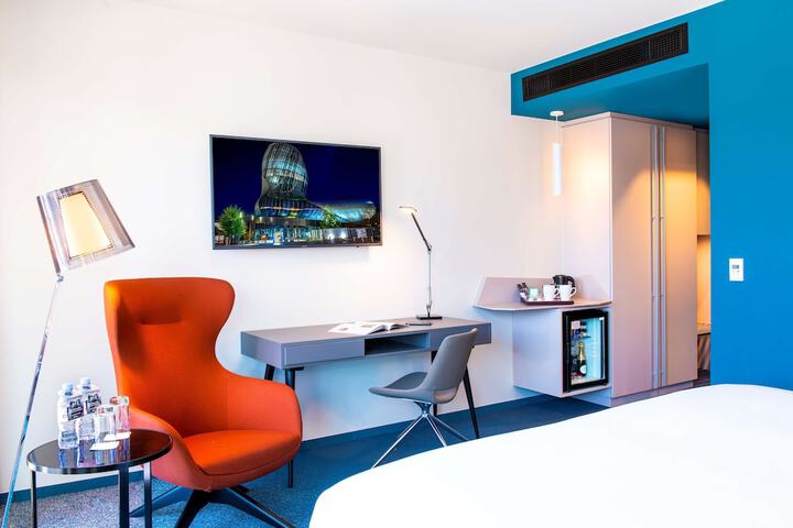 Room 27 of 134