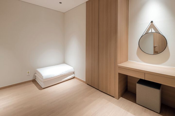 Room 25 of 106