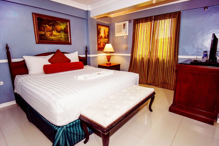 Room 4 of 13