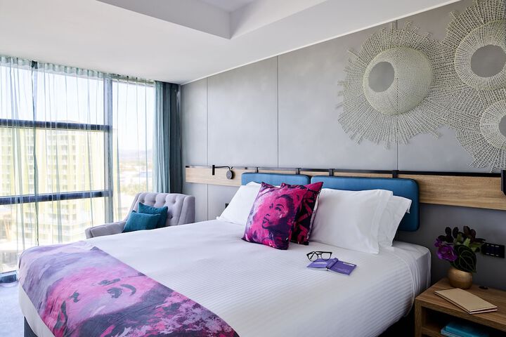 Room 3 of 87