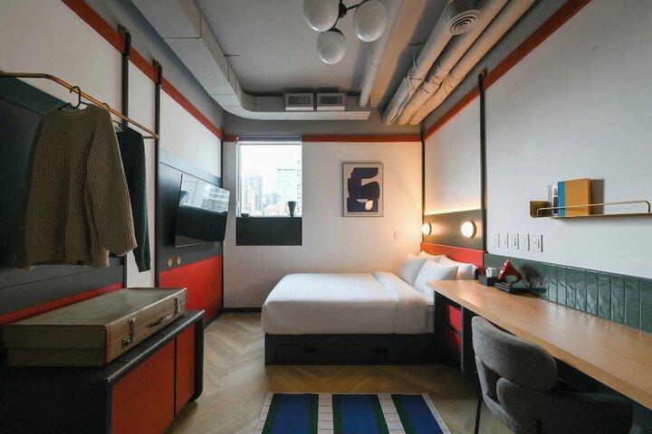 Room 4 of 40
