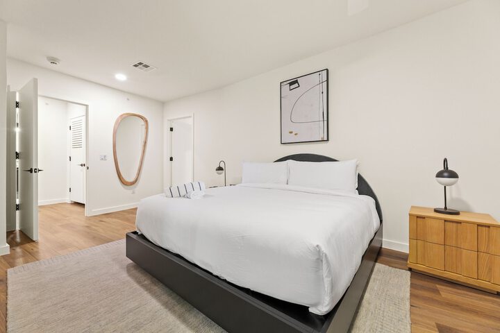 Room 35 of 184