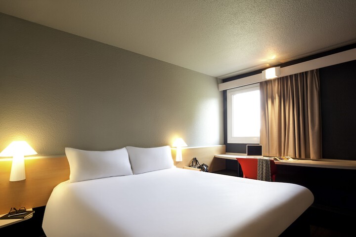 Room 4 of 40