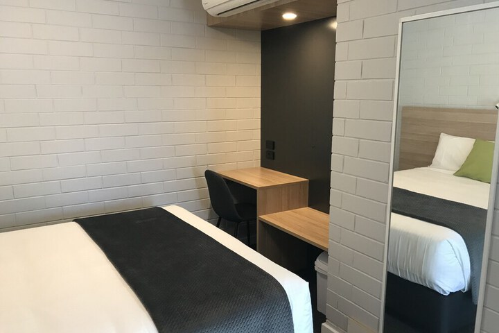 Room 9 of 65