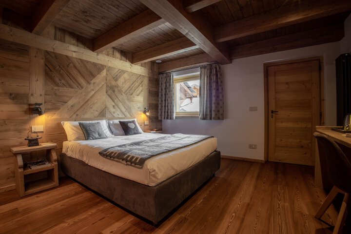 Room 12 of 50