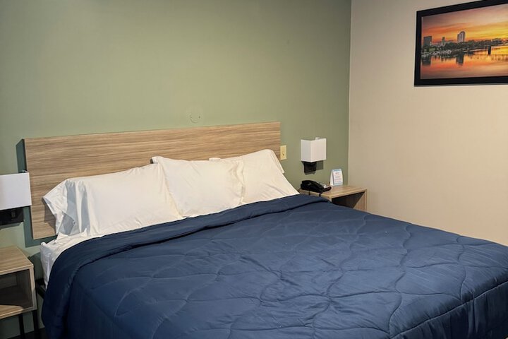Room 5 of 12
