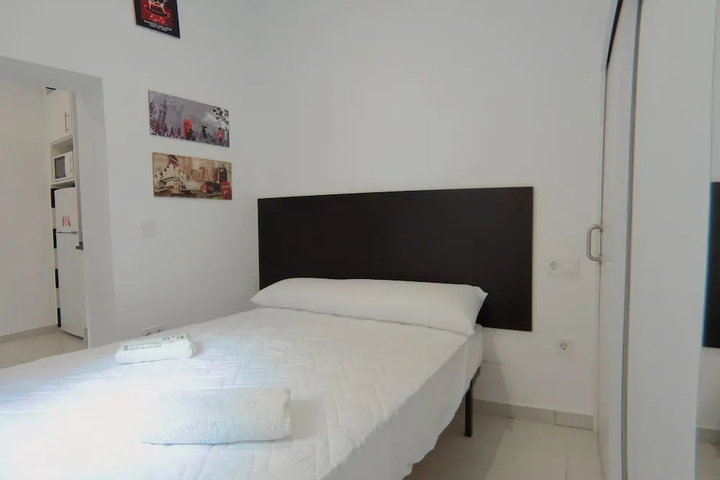 Room 5 of 12