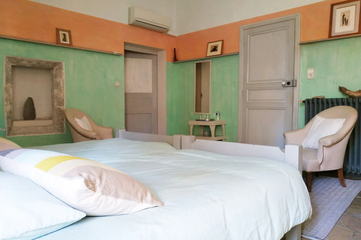 Room 3 of 10