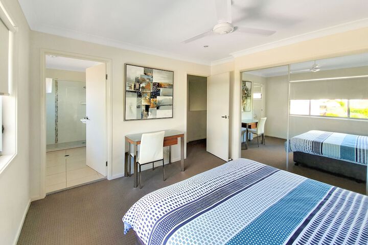 Room 5 of 18