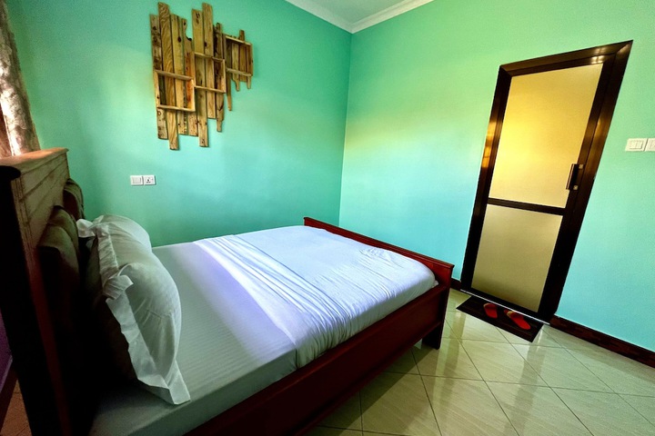 Room 2 of 20