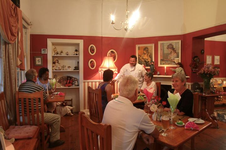 Dining 32 of 43