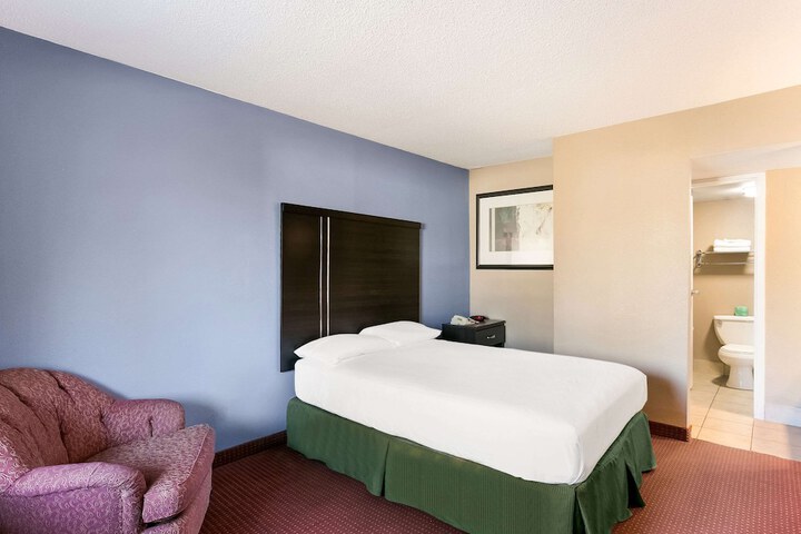 2 Queen Beds (5 of 7)