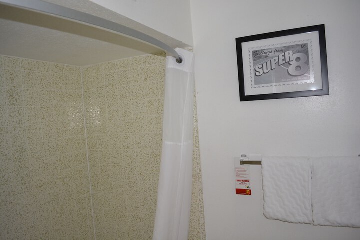 1 King Bed (8 of 9)