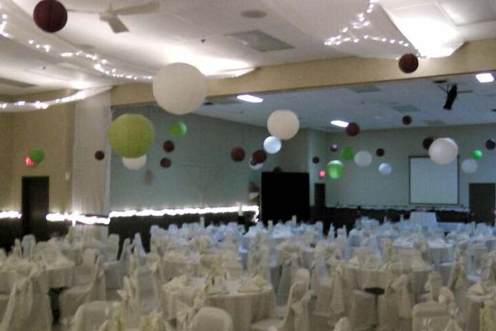 Ballroom/Hall 17 of 34