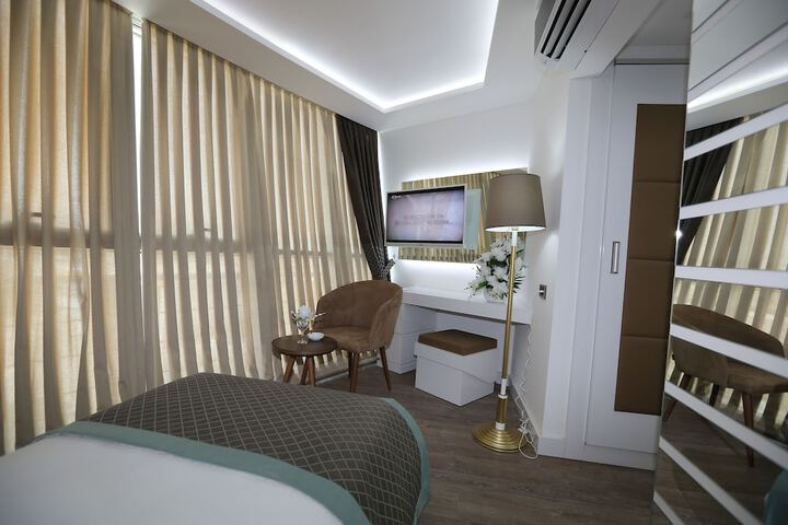 Room 4 of 61