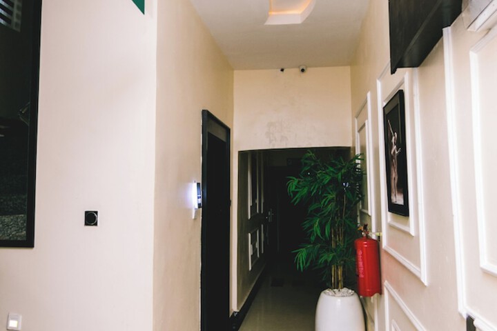 Ballroom/Hall 35 of 37