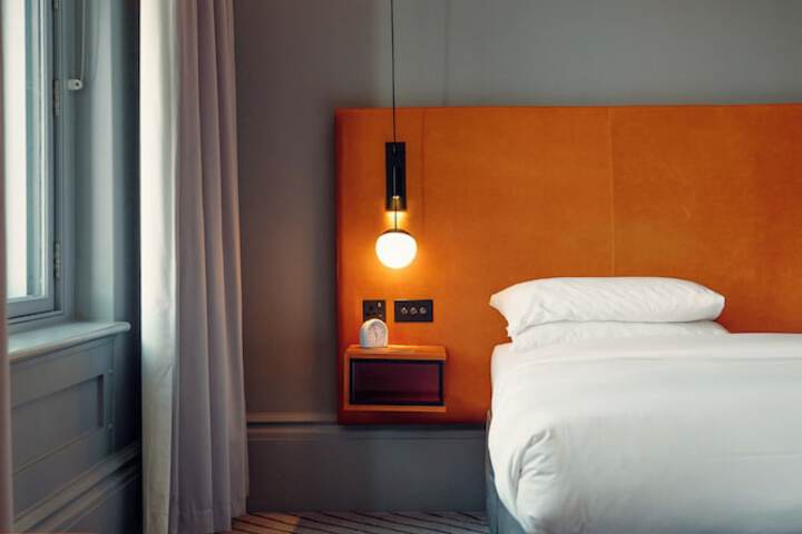 Room 33 of 108