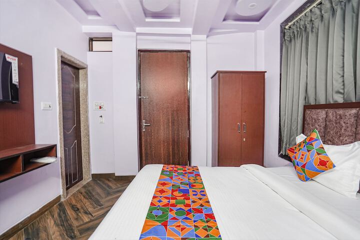 Room 15 of 28