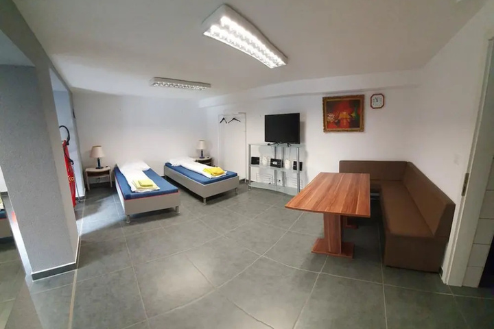 Room 3 of 8