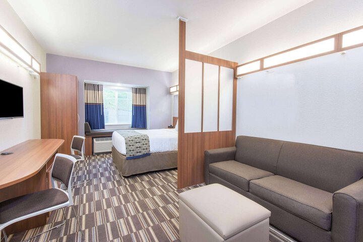 2 Queen Beds Mobility Accessible (4 of 11)