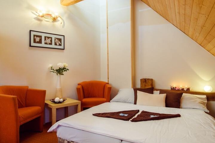 Room 10 of 62