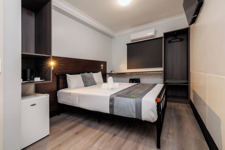 Room 6 of 19