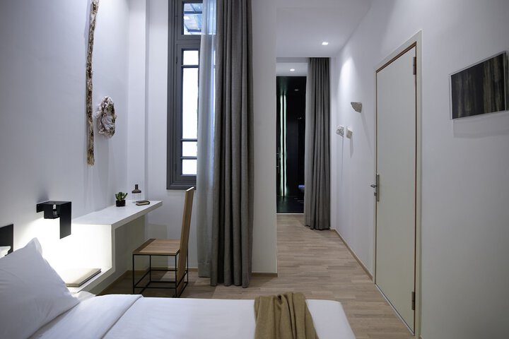 Room 8 of 71