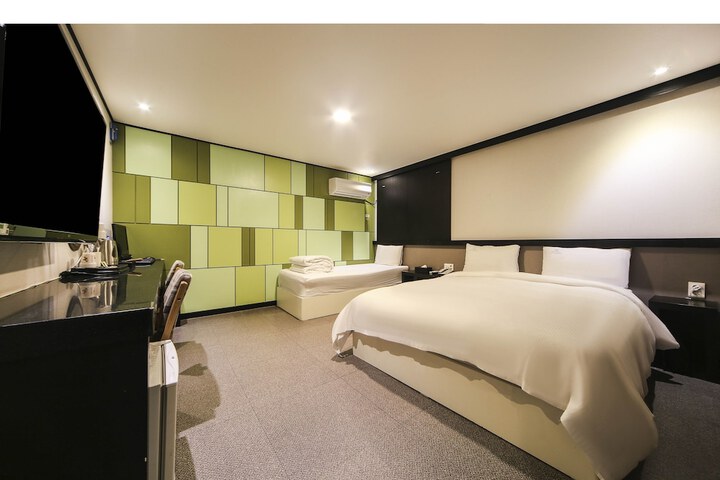 Room 21 of 42
