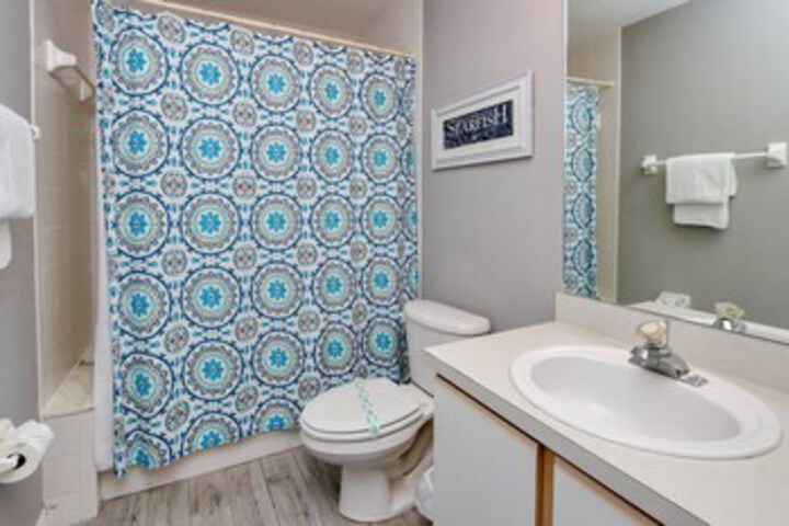 Room 3 of 120