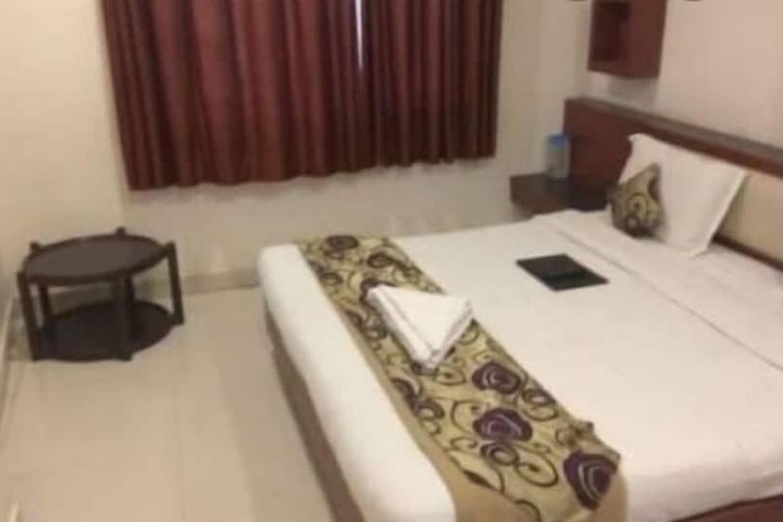 Room 10 of 14