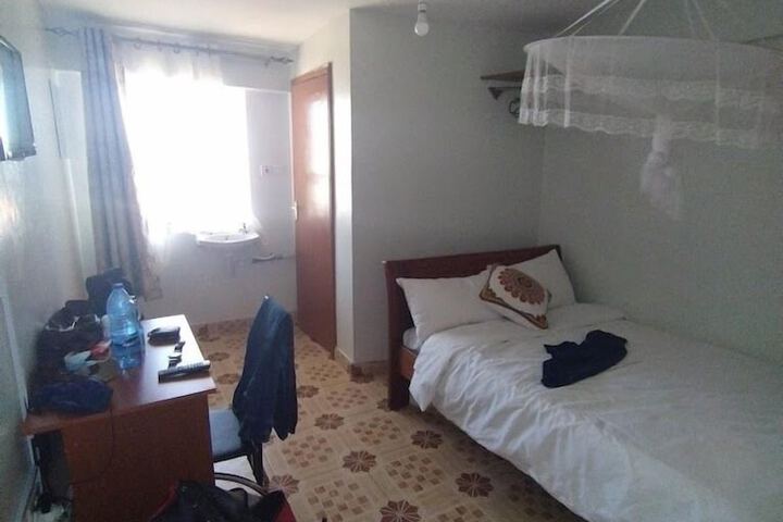 Room 3 of 16