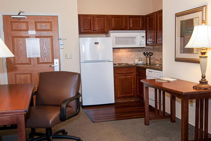 Suite with Kitchenette (13 of 17)