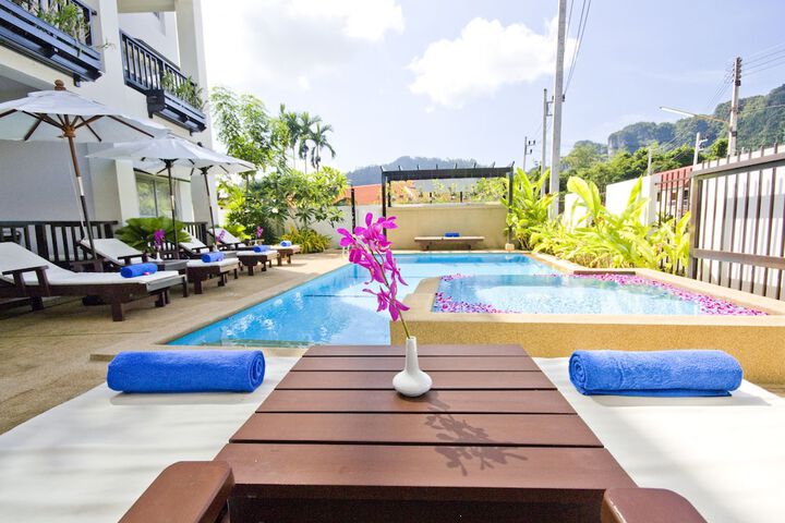 Pools & Facilities