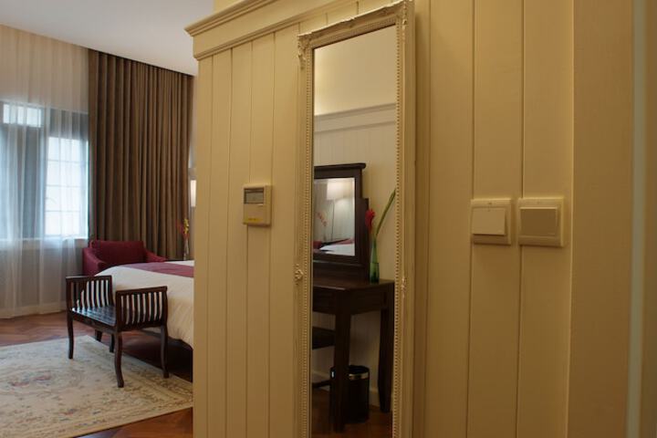 Room 12 of 34
